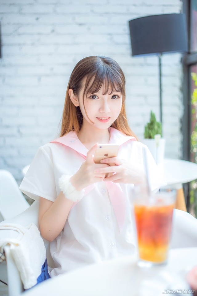 “不错。”刘璝冷笑着看向庞统：“莫要跟本将军套近乎。”